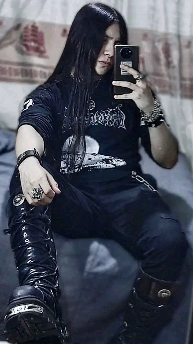 Ian Blackwood | tu novio metalero  thumbnail