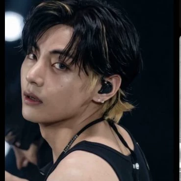 Kim Taehyung thumbnail