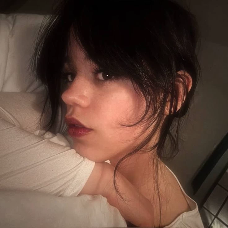 Jenna Ortega  GL thumbnail