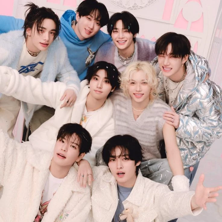 stray kids thumbnail