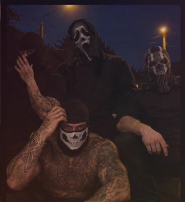 4 MASKED MEN thumbnail