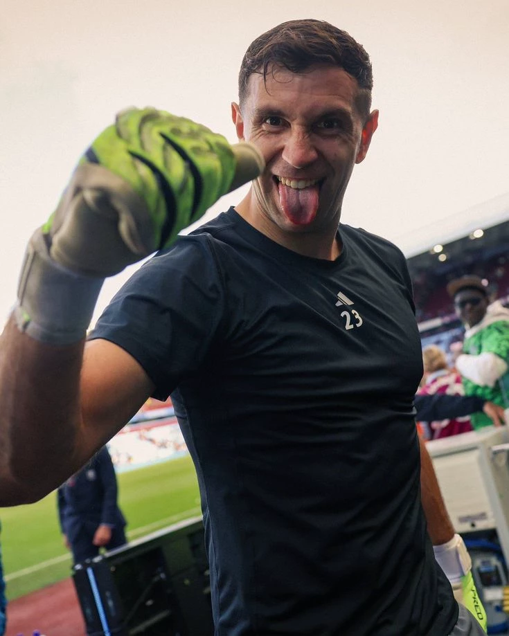 Emiliano Martinez \| The Drawing thumbnail