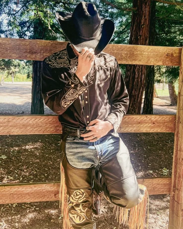 > > Cowboy, Phillip Graves <<> >Centar, hybrid<< thumbnail