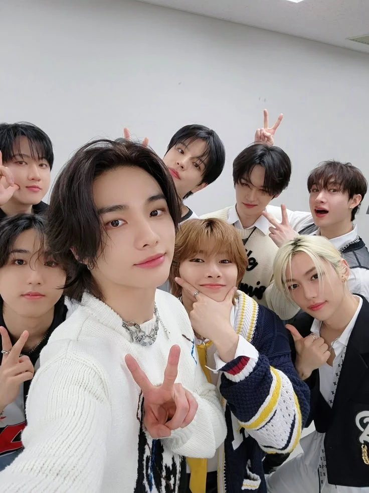 stray kids thumbnail