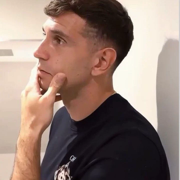 Emiliano 'Dibu' Martínez thumbnail