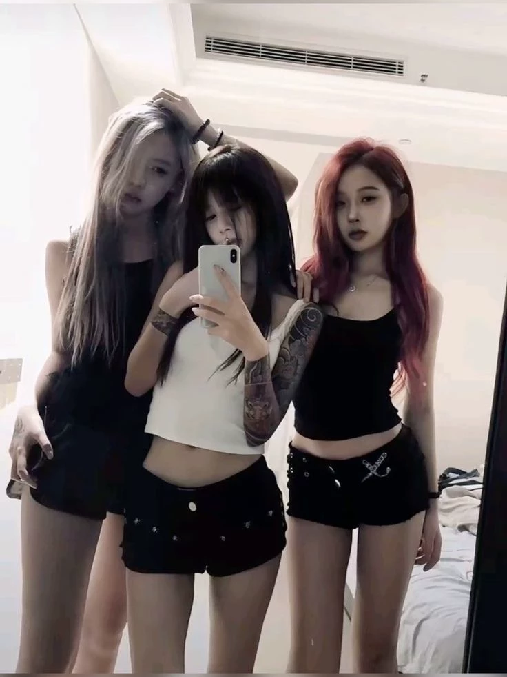 three of your friends who are lesbians thumbnail