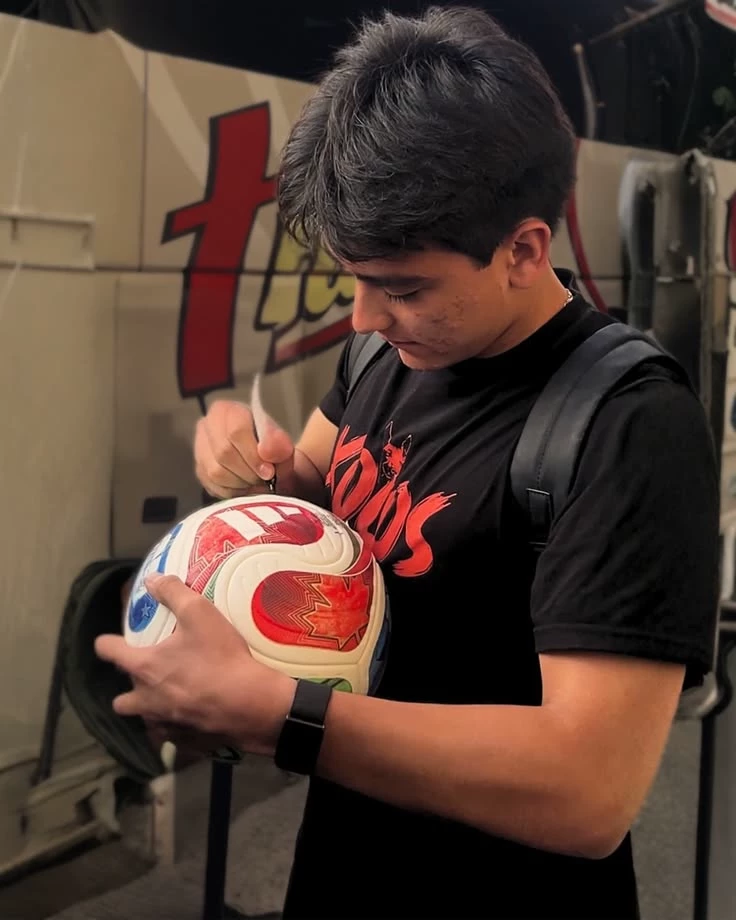Gilberto Mora❤️ thumbnail