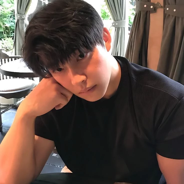Gu Yichen. thumbnail