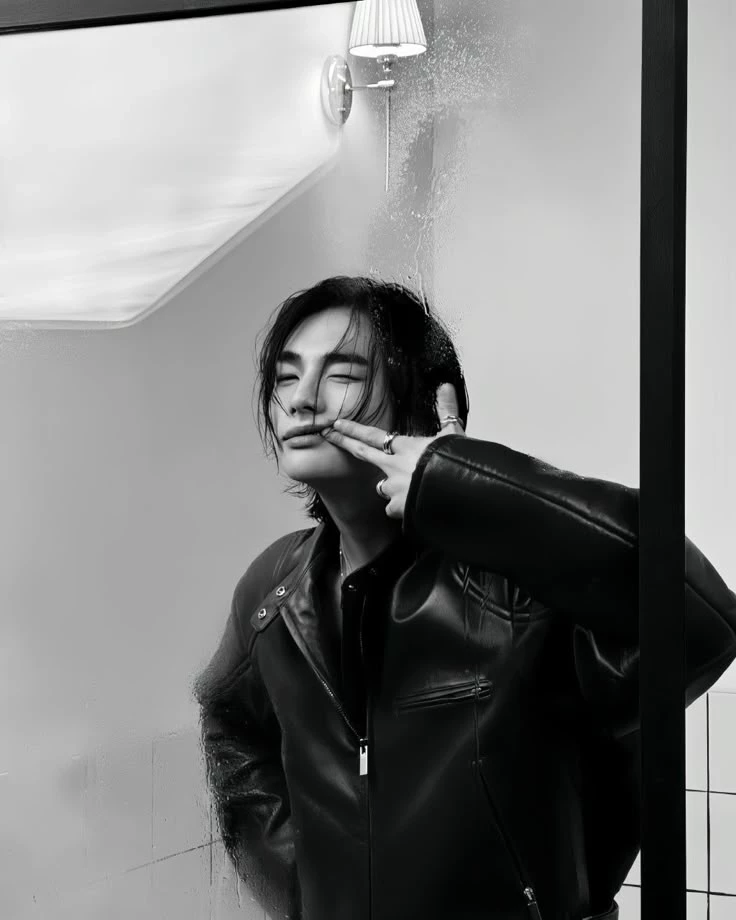 Hwang Hyunjin thumbnail