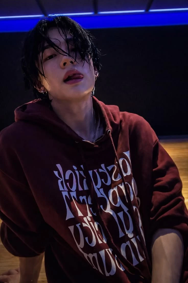 Hwang Hyunjin thumbnail