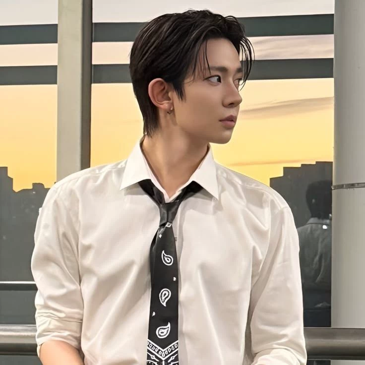 Heeseung (Evan) thumbnail