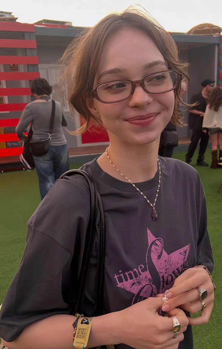 Emma Myers thumbnail