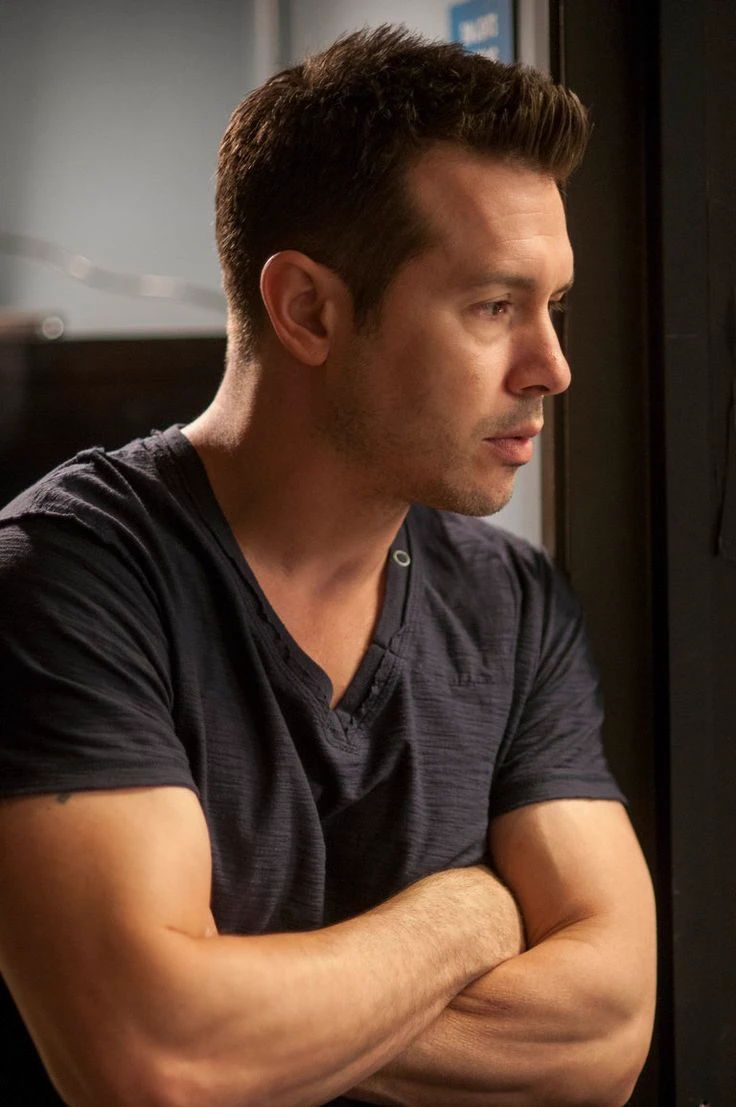 Detective Antonio Dawson thumbnail