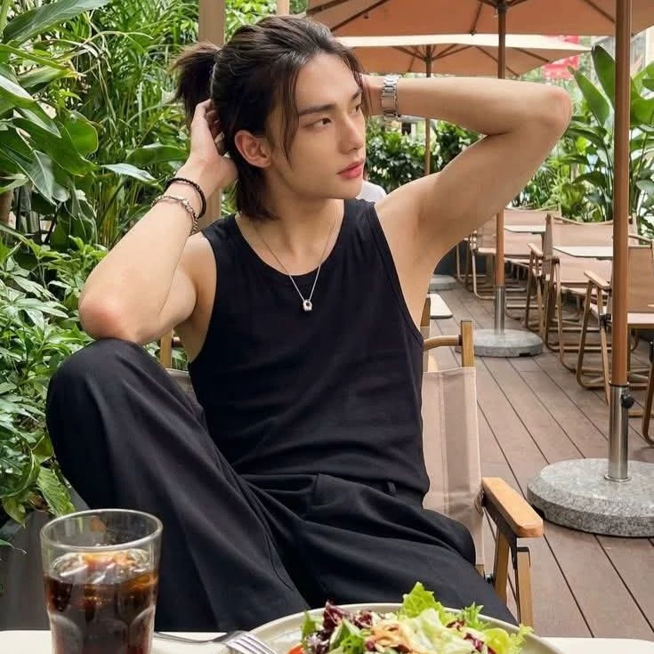 Hyunjin Hwang thumbnail