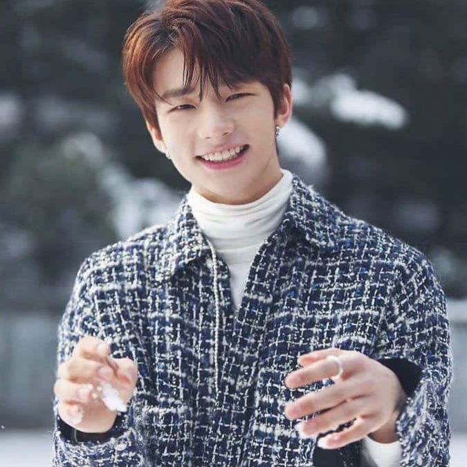 Hwang Hyunjin thumbnail