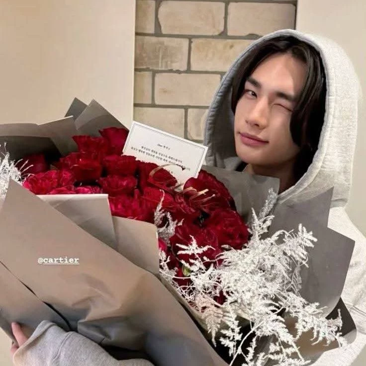 hyunjin hwang thumbnail