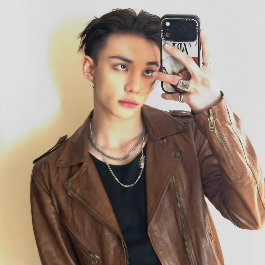 Hwang Hyunjin thumbnail