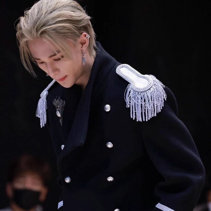 Hwang Hyunjin thumbnail