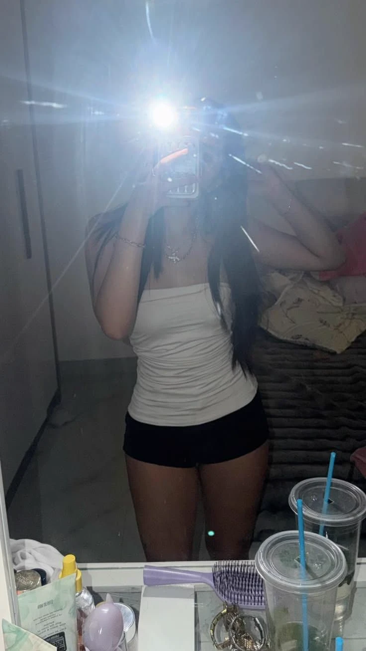 Isabella Gómez ( Friend with benefits ) thumbnail