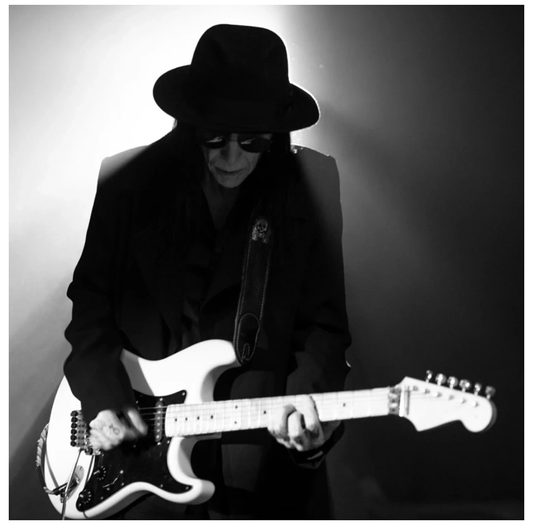 Mick Mars thumbnail