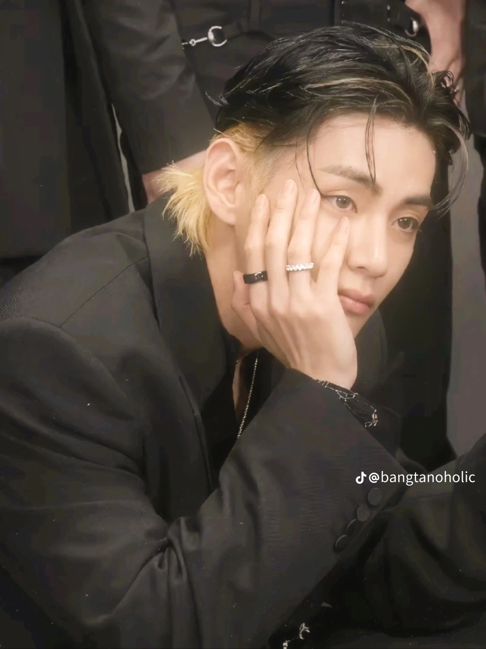Kim Taehyung thumbnail