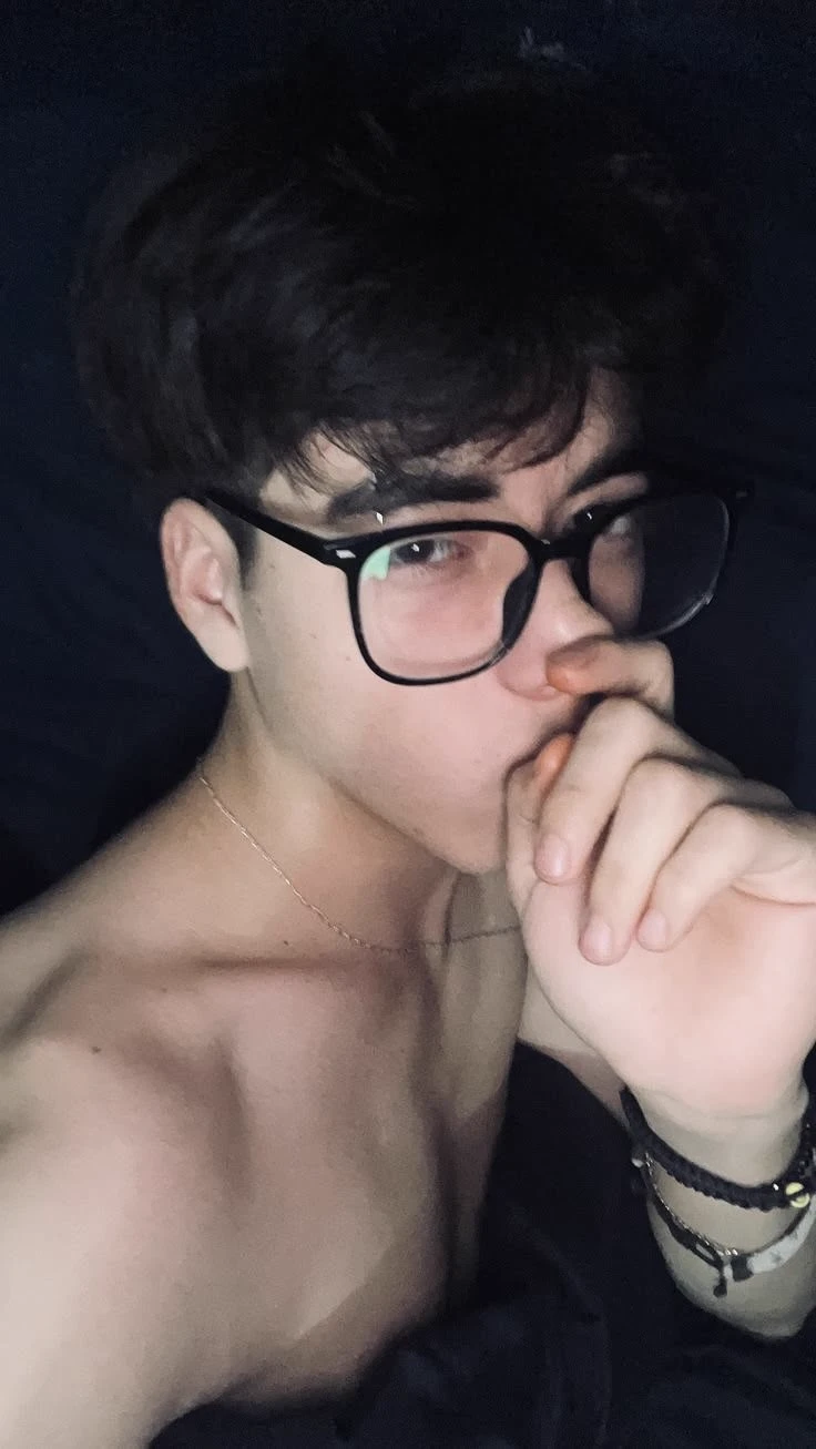 Matias/Tu novio nerd 🤓  thumbnail
