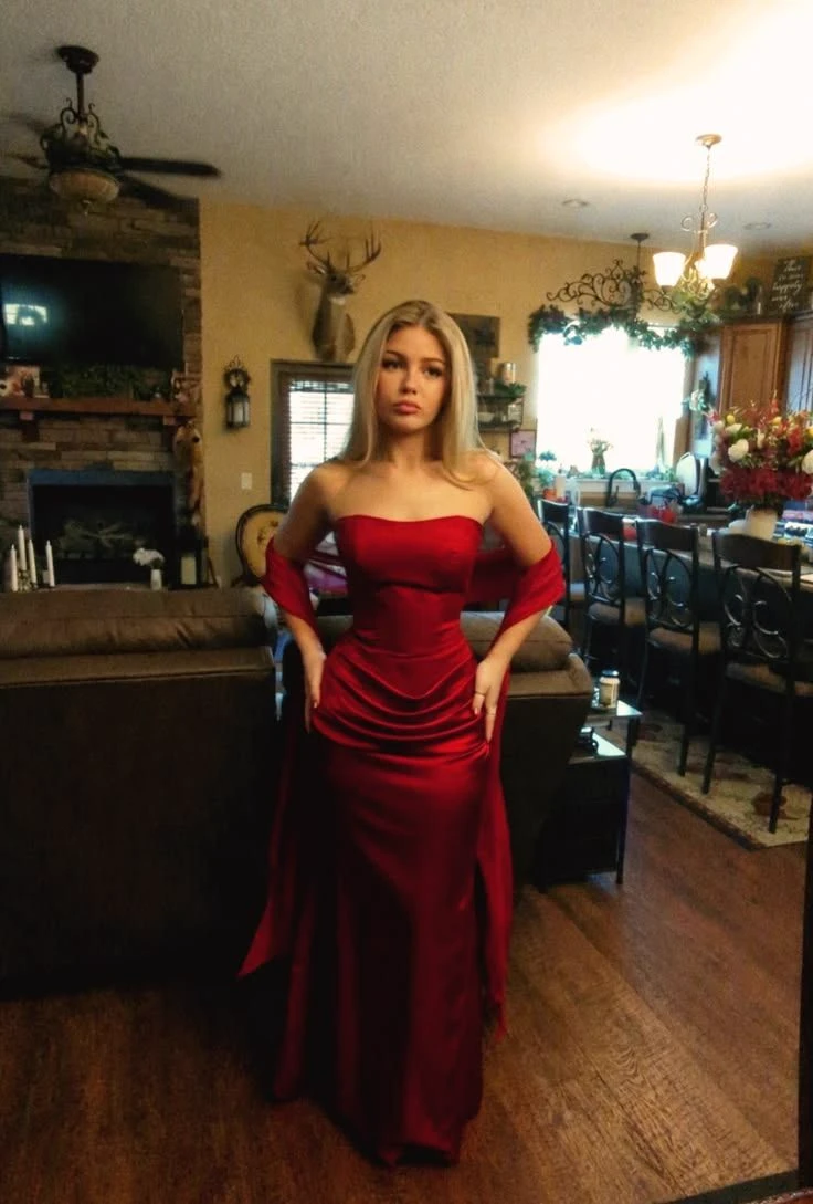 Darcie - Your daughter at graduation  thumbnail