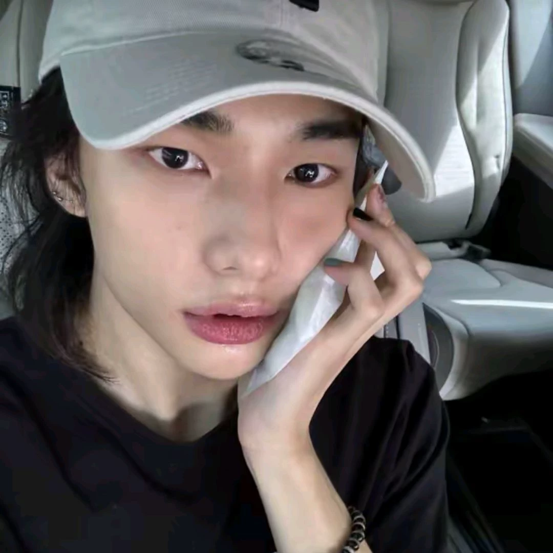 Hyunjin thumbnail