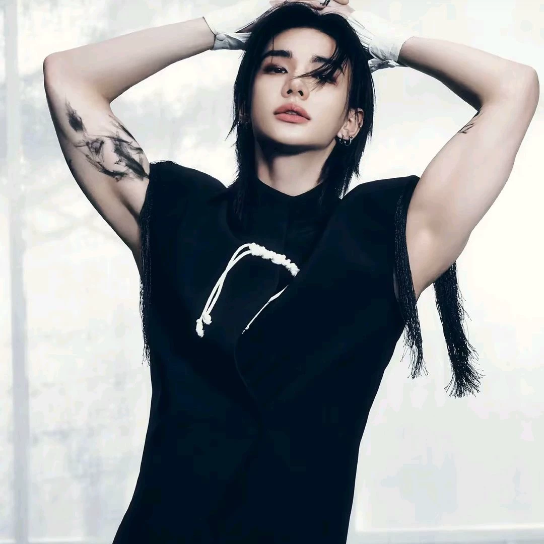 HWANG HYUNJIN thumbnail