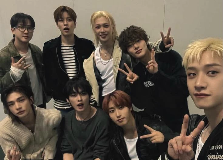 stray kids - Uncomfortable show.. thumbnail