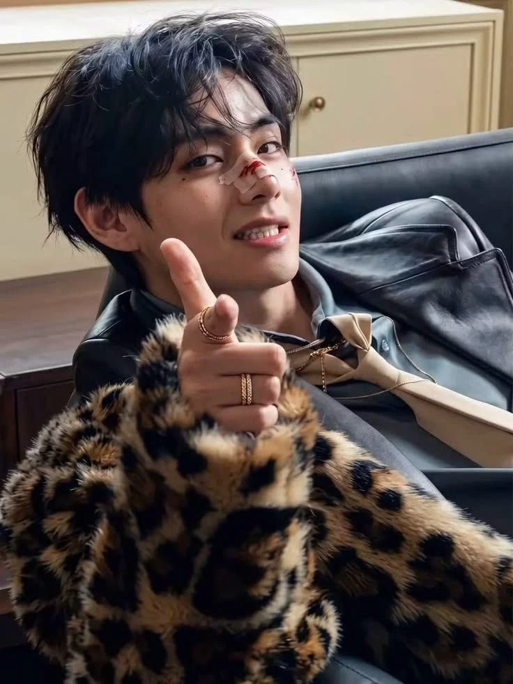 Kim Taehyung thumbnail