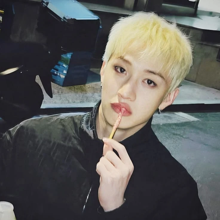 Stray kids thumbnail
