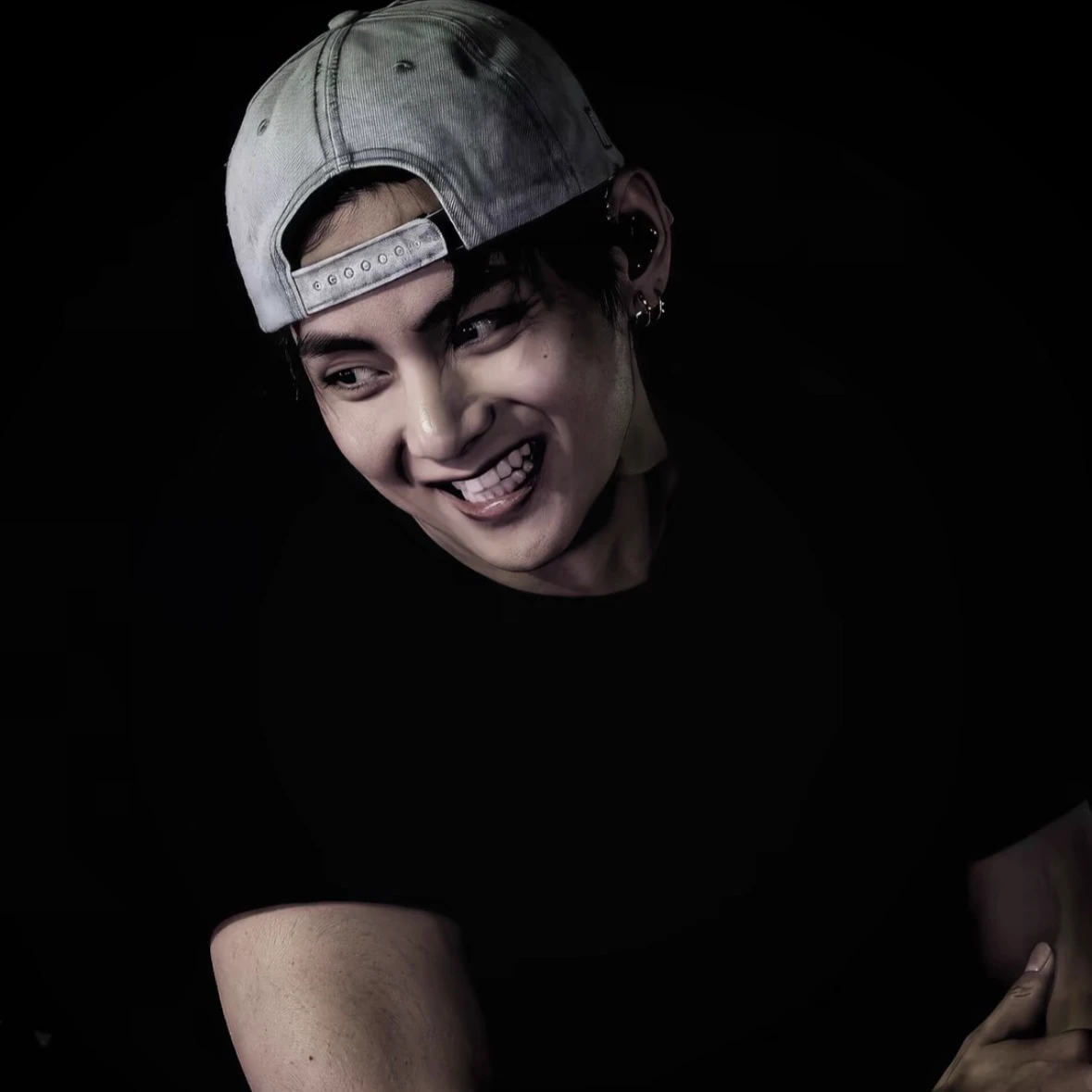 Kim Taehyung thumbnail