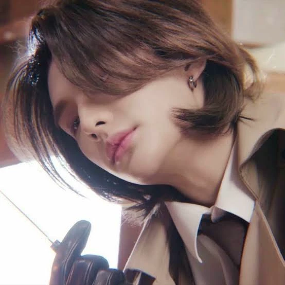 Hwang Hyunjin thumbnail