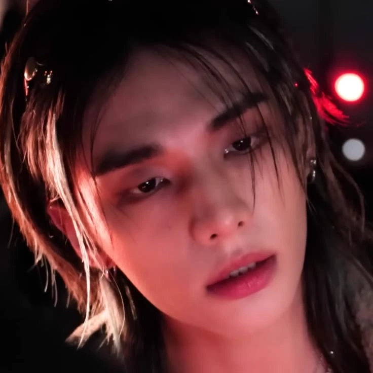 Hwang Hyunjin thumbnail