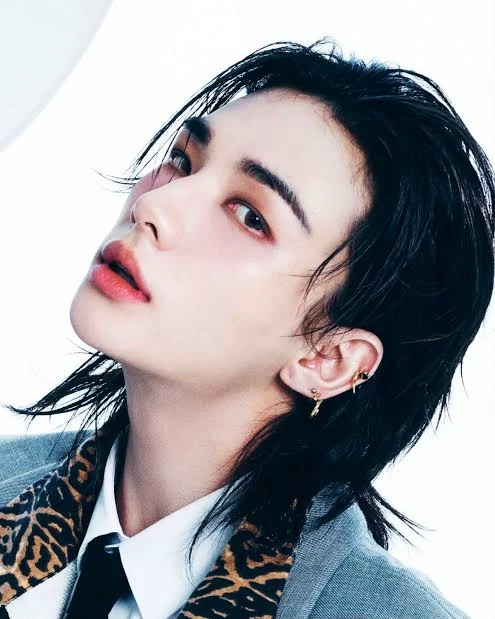 Hwang Hyunjin thumbnail