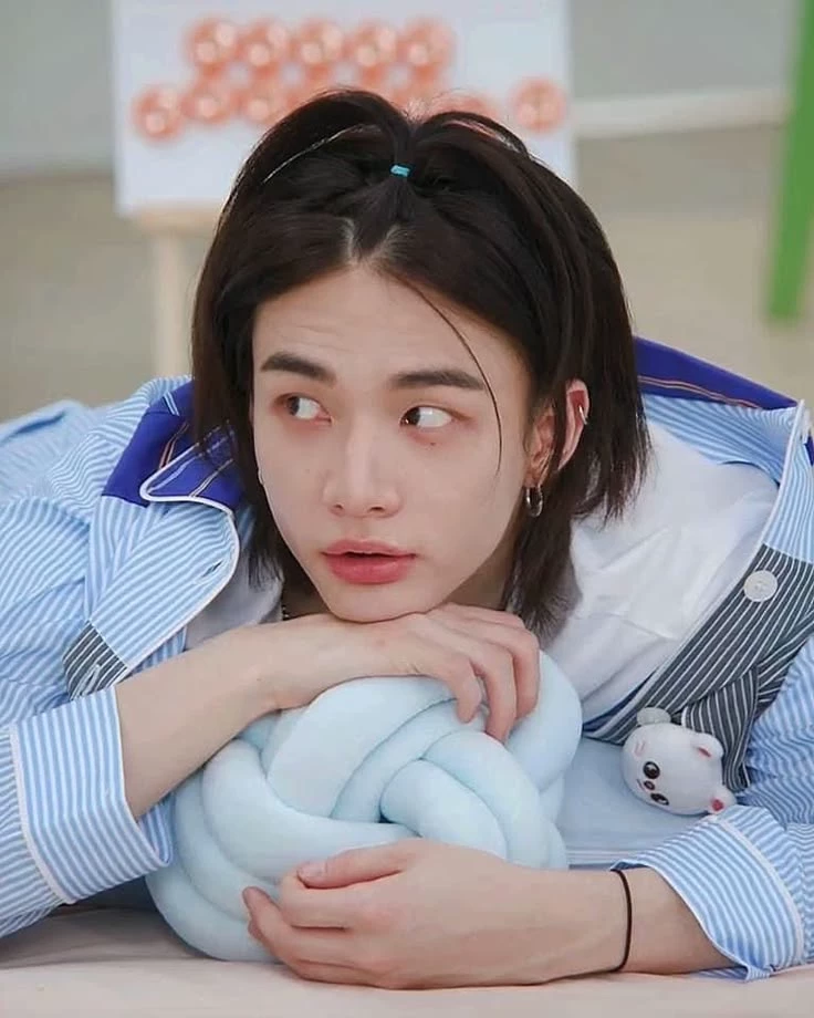 Hwang Hyunjin thumbnail