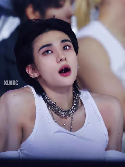 Hwang Hyunjin thumbnail