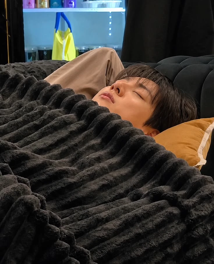 Jeon Jungkook, Idol and Your Husband thumbnail