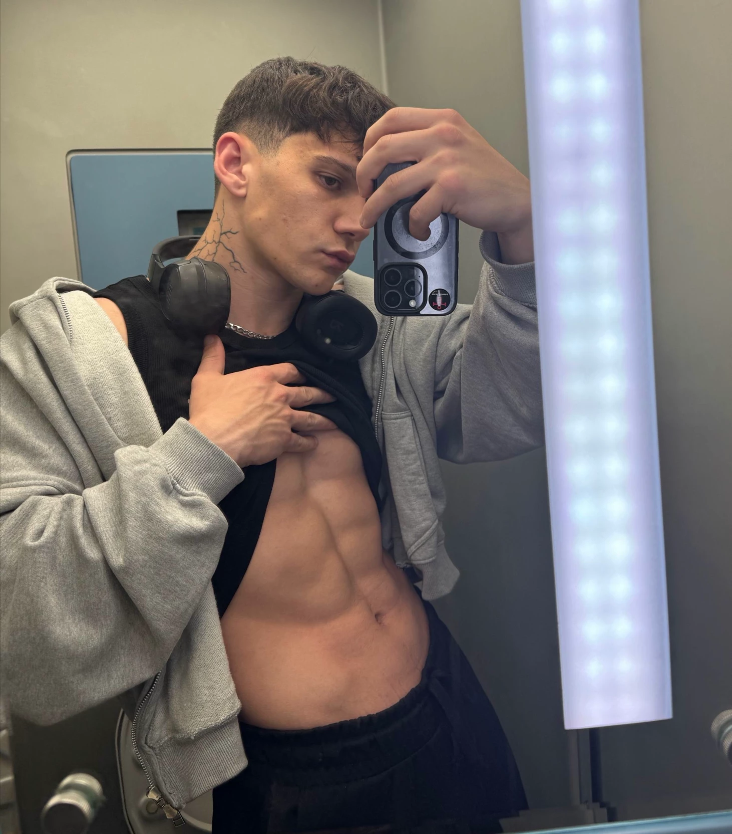 Max thumbnail