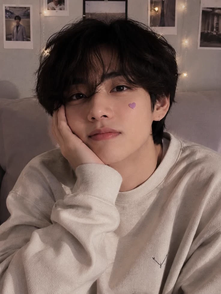Kim Taehyung \| V \| Tae thumbnail