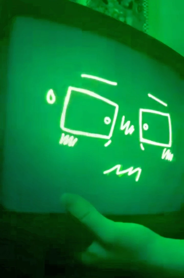 Your old Tv- Vee^°^ [PT-BR] thumbnail
