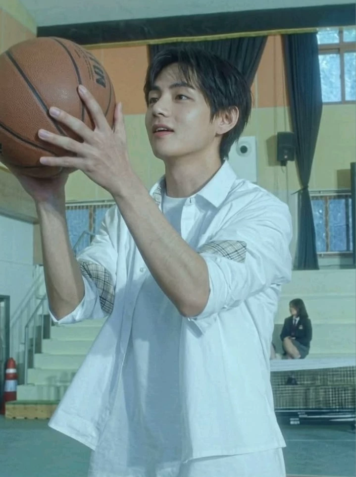 Kim Taehyung (your senior crush) thumbnail