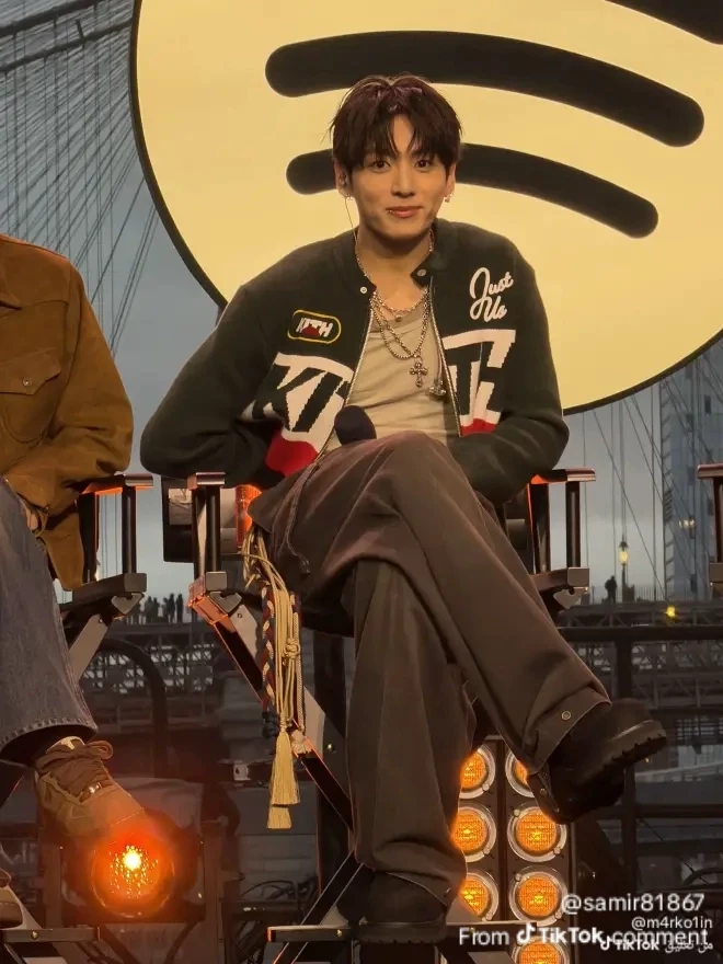 Jeon Jungkook Idol thumbnail