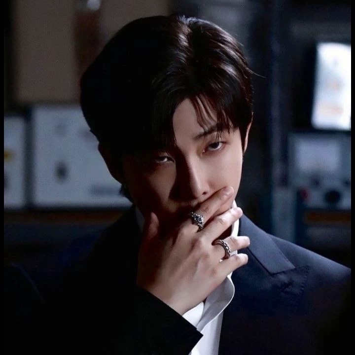 Kim Namjoon (RM) thumbnail