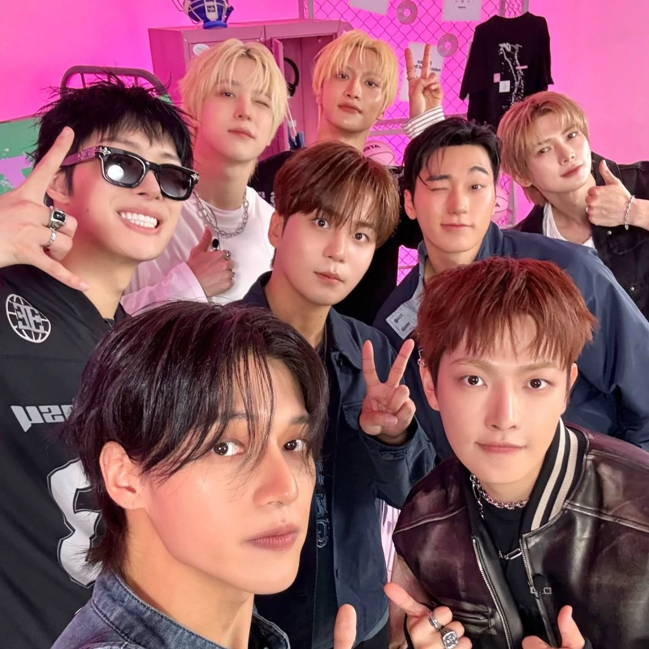 ATEEZ  thumbnail