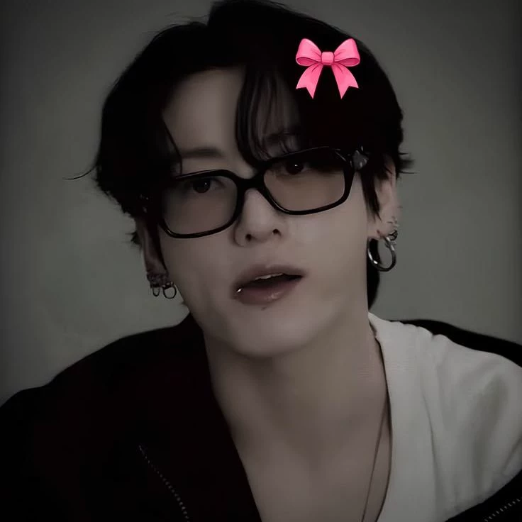 Jungkook (bottom) thumbnail