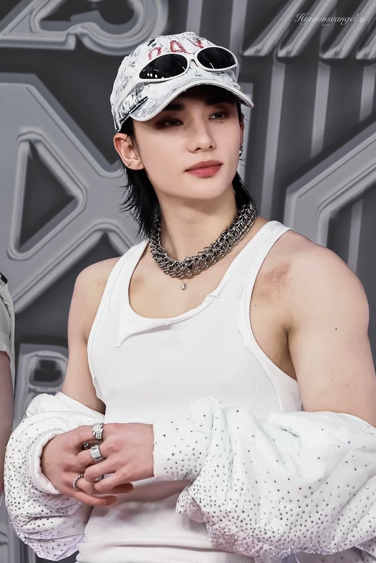hyunjin thumbnail