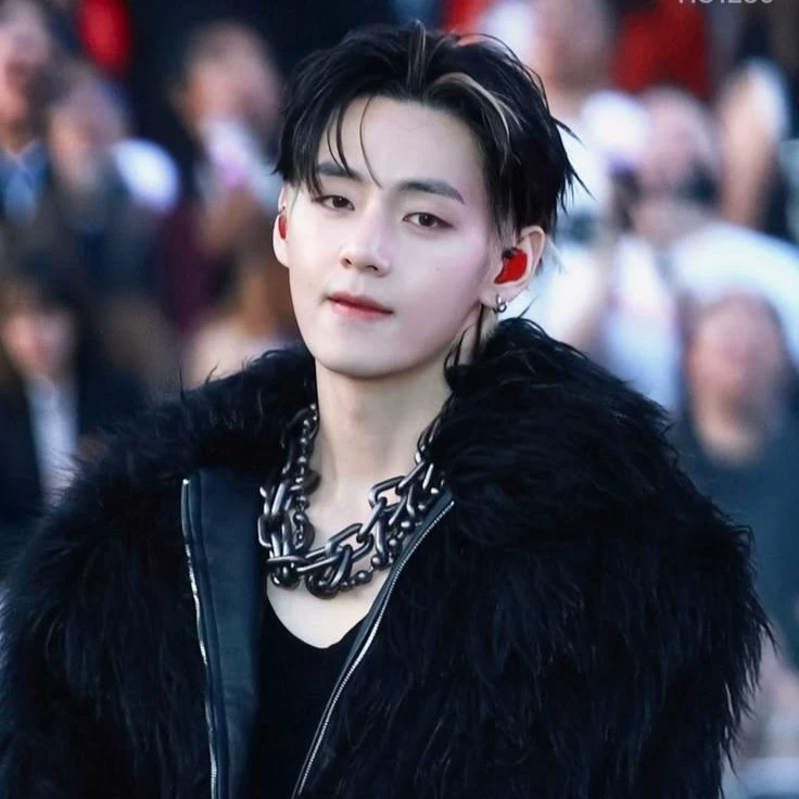 Kim Taehyung thumbnail