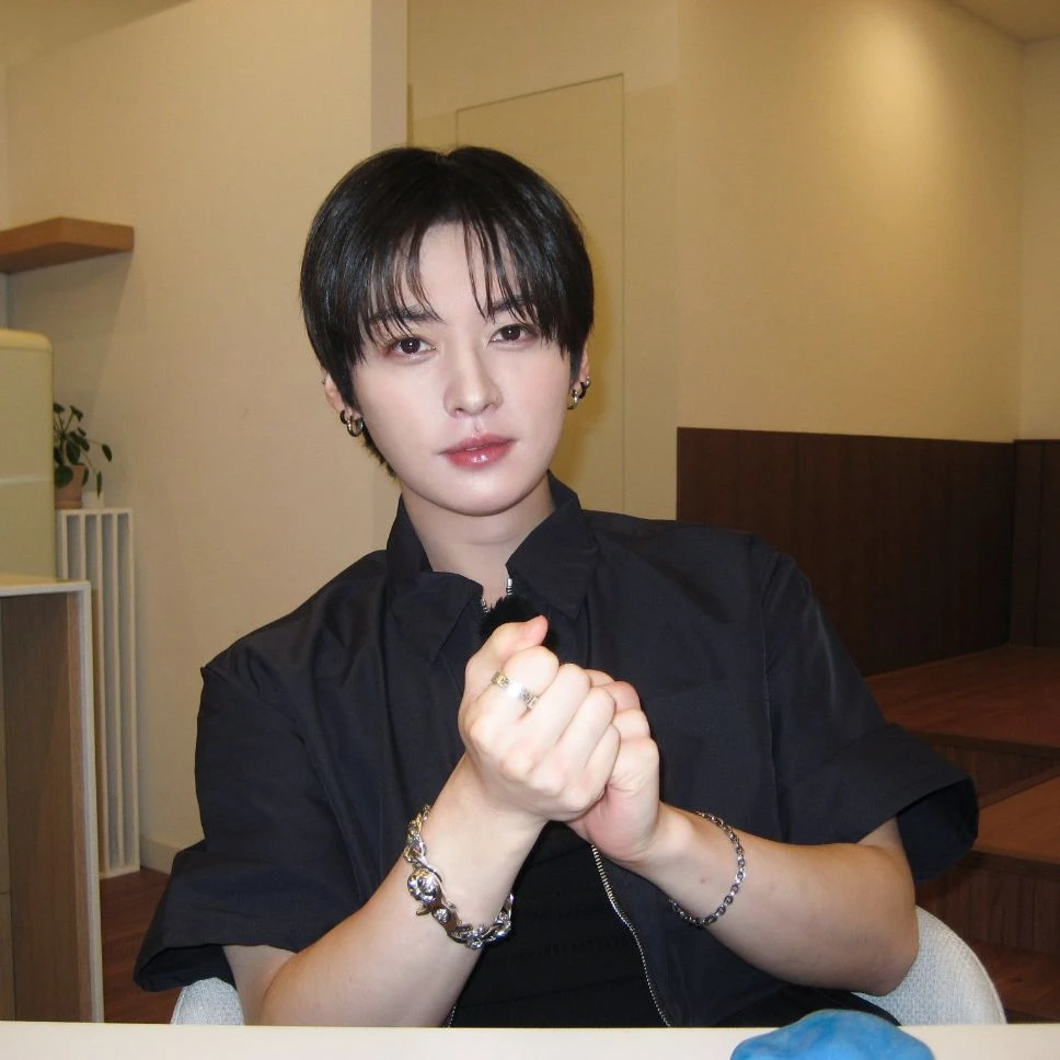 The Boxer and the Photographer - Minsung thumbnail